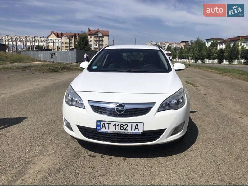 Opel Astra 2012