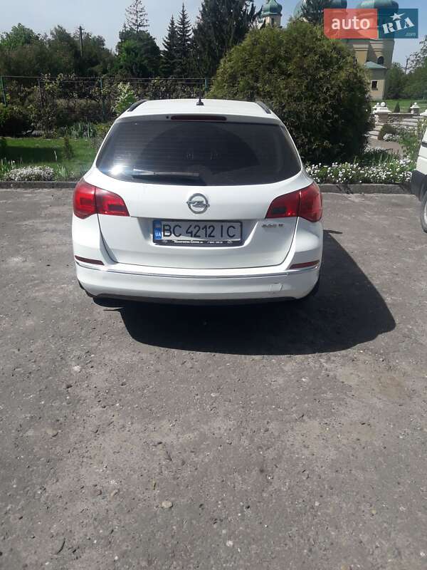 Универсал Opel Astra 2014 в Золочеве