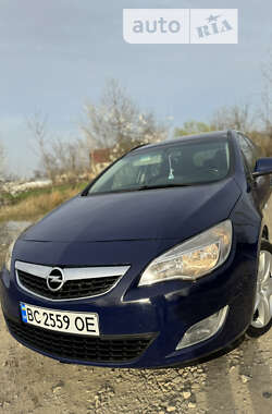 Универсал Opel Astra 2011 в Надворной