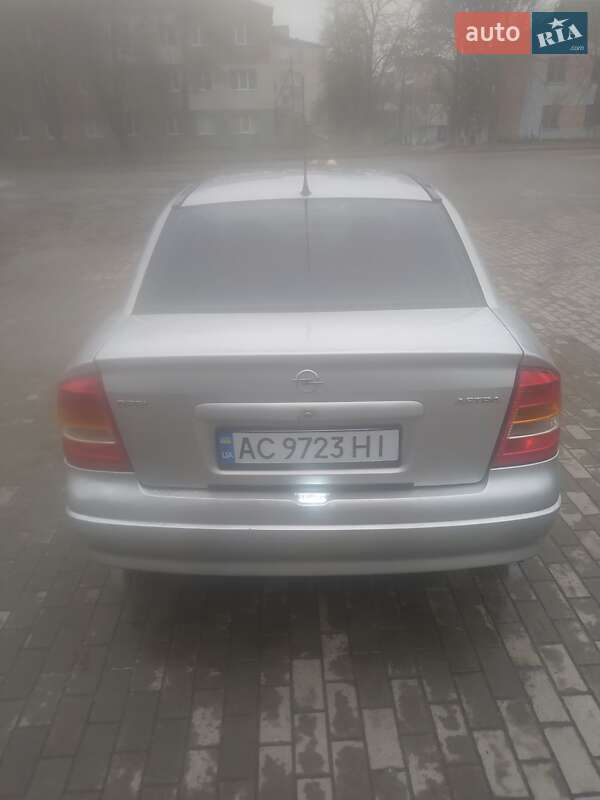 Седан Opel Astra 2003 в Горохове