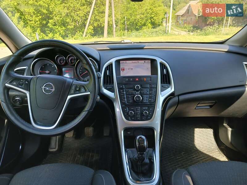 Універсал Opel Astra 2010 в Полтаві