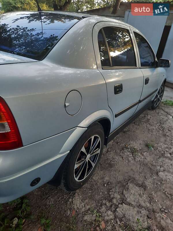 Седан Opel Astra 2004 в Харкові