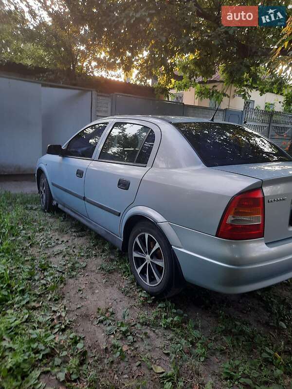 Седан Opel Astra 2004 в Харкові