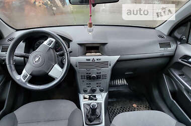 Универсал Opel Astra 2011 в Старой Выжевке