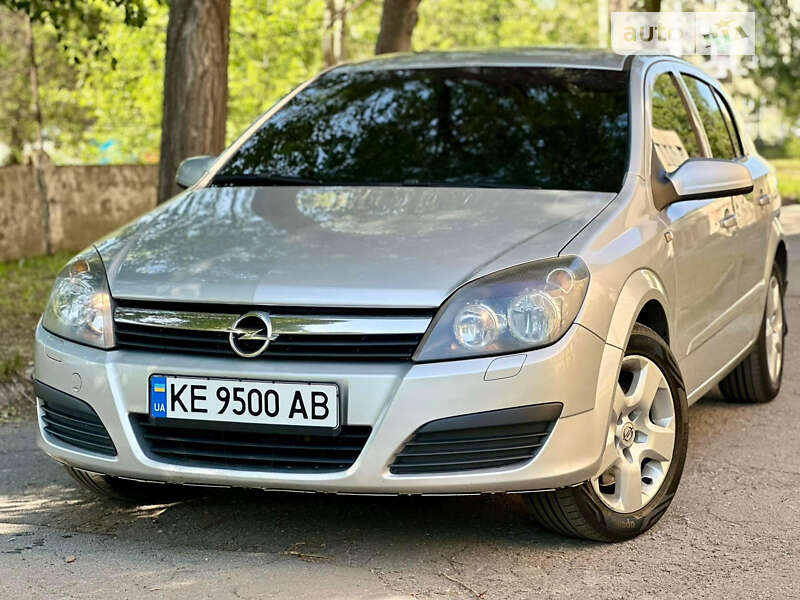 Хэтчбек Opel Astra 2006 в Горишних Плавнях