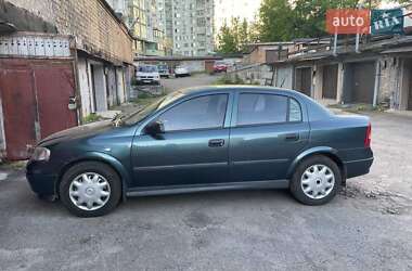 Седан Opel Astra 2004 в 