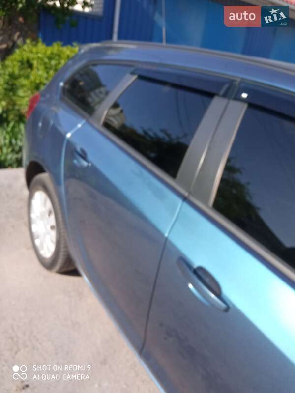 Универсал Opel Astra 2014 в Виннице