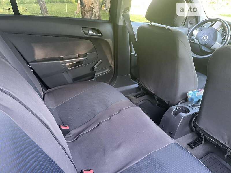 Универсал Opel Astra 2008 в Косове