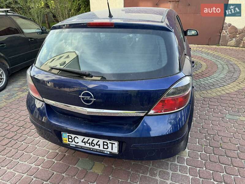 Хэтчбек Opel Astra 2008 в Золочеве