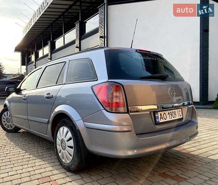 Універсал Opel Astra 2008 в Хусті