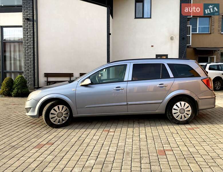 Універсал Opel Astra 2008 в Хусті