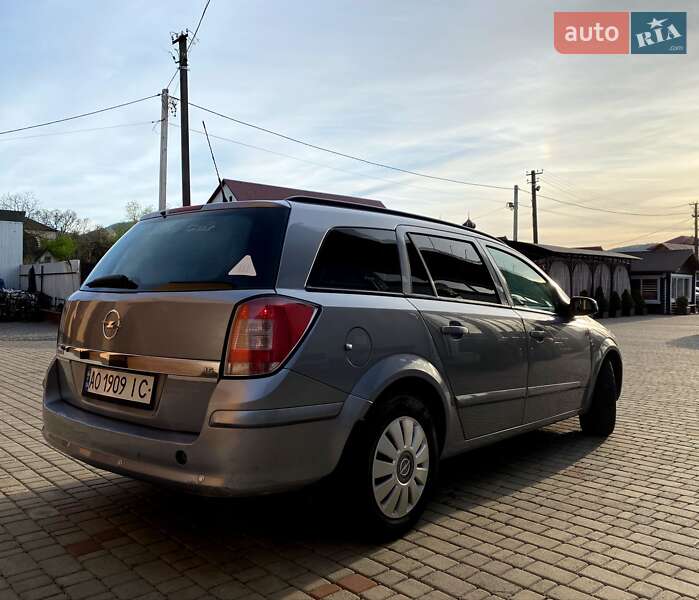 Універсал Opel Astra 2008 в Хусті