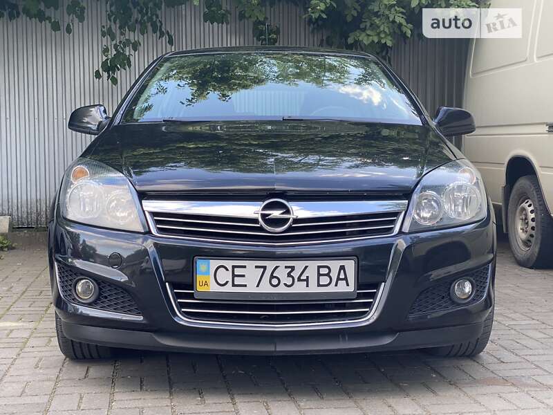 Хэтчбек Opel Astra 2012 в Черновцах
