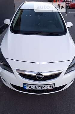 Универсал Opel Astra 2011 в Миргороде