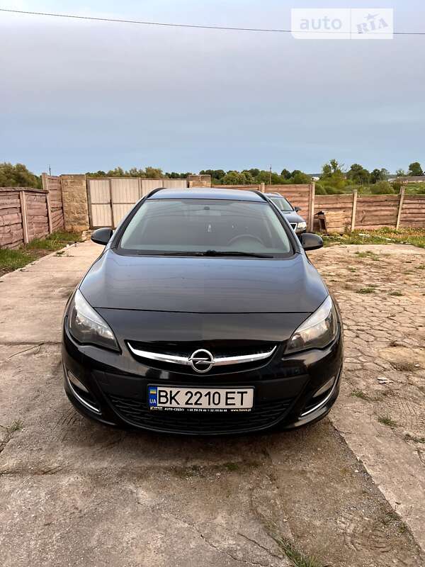 Універсал Opel Astra 2012 в Сарнах