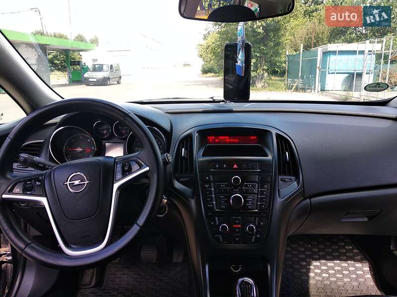 Универсал Opel Astra 2013 в Казатине