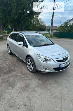 Универсал Opel Astra 2011 в Деражне