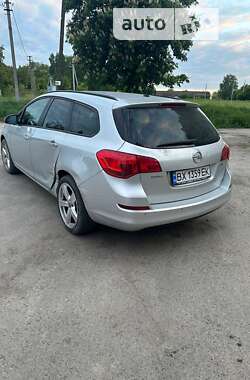 Универсал Opel Astra 2011 в Деражне