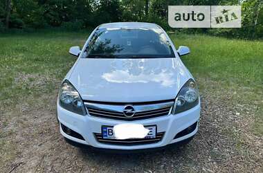 Хэтчбек Opel Astra 2014 в Львове