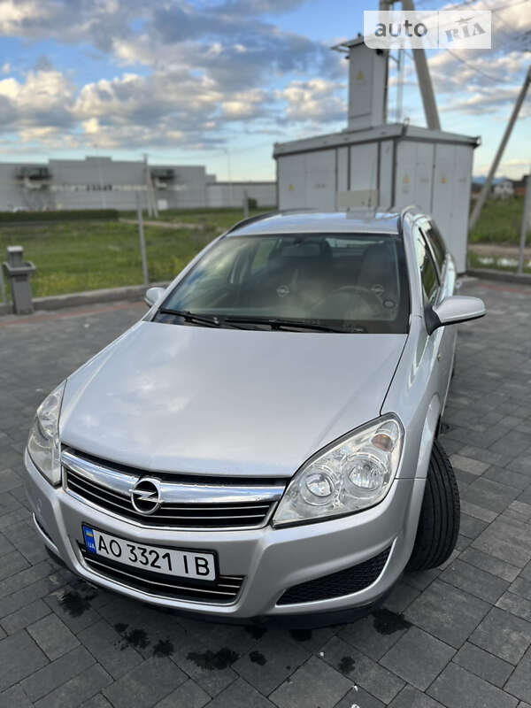 Универсал Opel Astra 2007 в Хусте