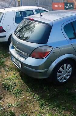Хэтчбек Opel Astra 2007 в Долине