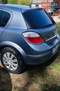 Хэтчбек Opel Astra 2007 в Долине