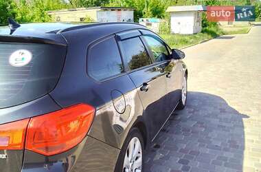 Универсал Opel Astra 2011 в Городке