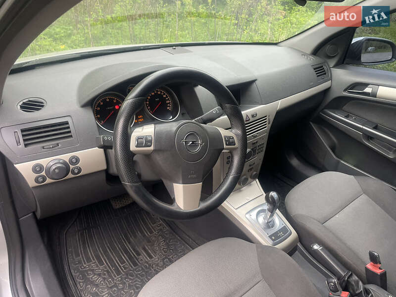 Хэтчбек Opel Astra 2007 в Киеве