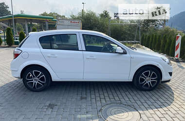 Хэтчбек Opel Astra 2012 в Долине