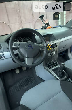 Хетчбек Opel Astra 2006 в Харкові