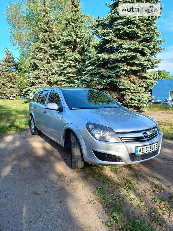 Универсал Opel Astra 2011 в Днепре