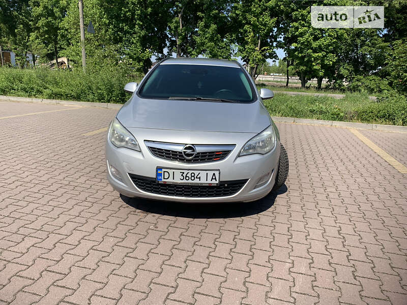 Универсал Opel Astra 2010 в Миргороде