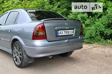 Седан Opel Astra 2006 в Краснограде