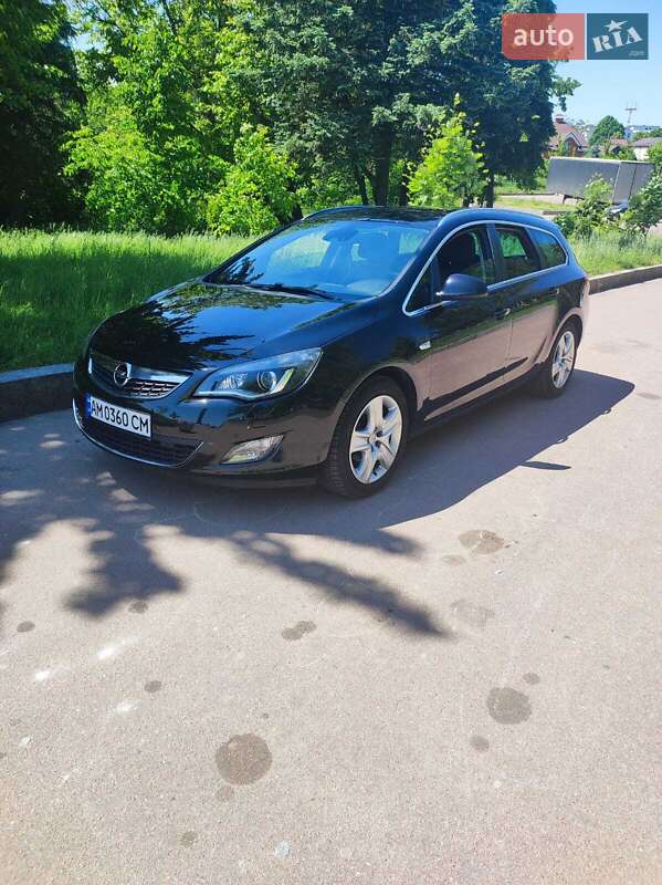 Универсал Opel Astra 2011 в Житомире