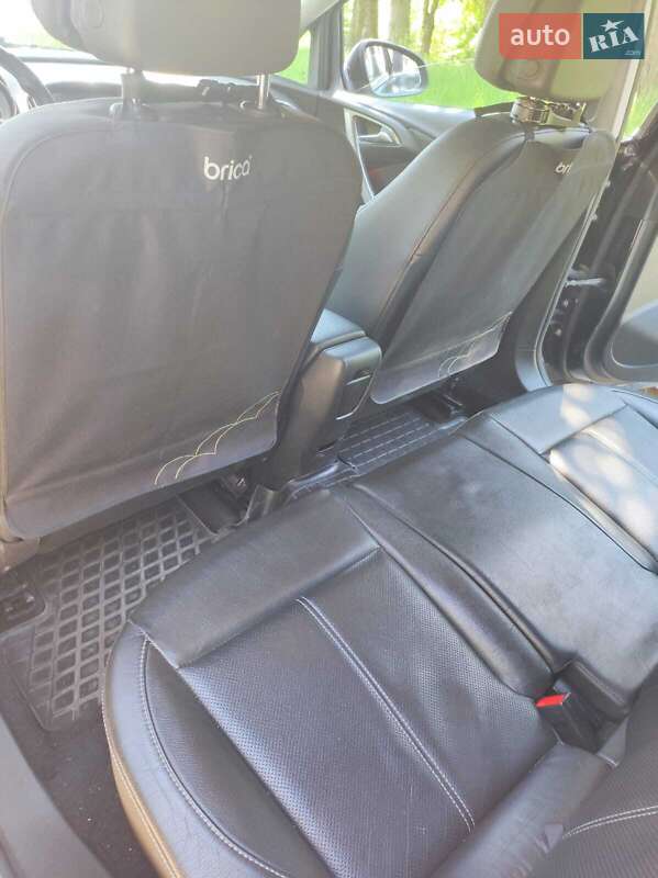 Универсал Opel Astra 2011 в Житомире