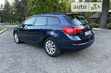 Универсал Opel Astra 2012 в Луцке