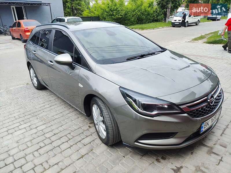 Універсал Opel Astra 2017 в Рокитному