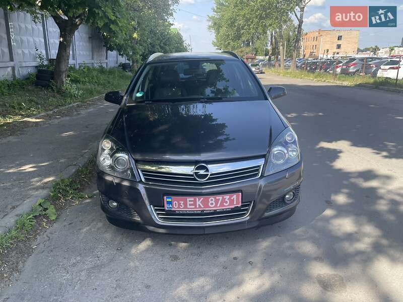 Універсал Opel Astra 2009 в Луцьку