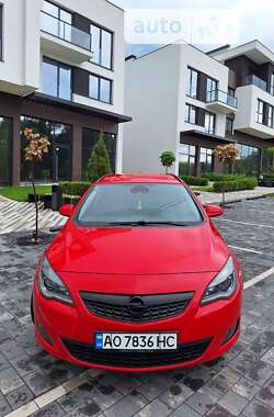 Універсал Opel Astra 2011 в Ужгороді