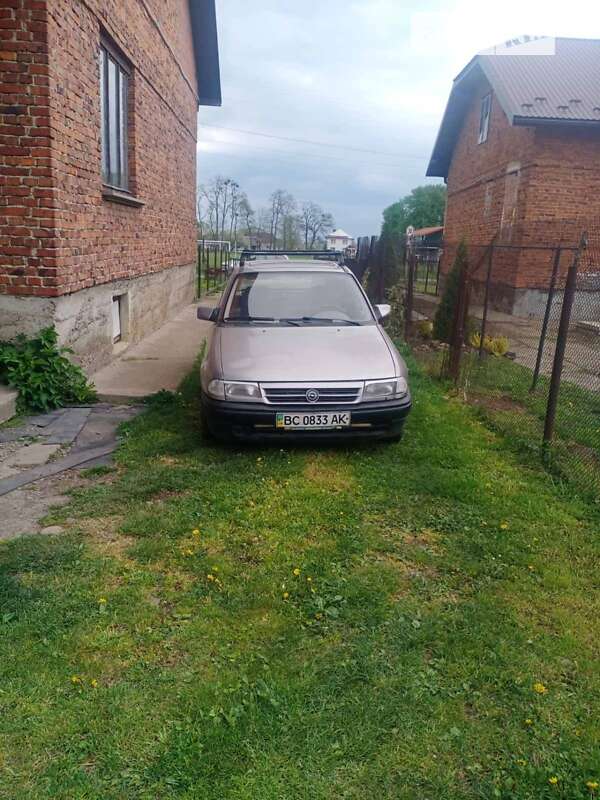 Седан Opel Astra 1992 в Стрые