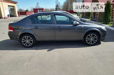 Седан Opel Astra 2012 в Боярці