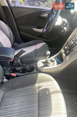 Универсал Opel Astra 2011 в 