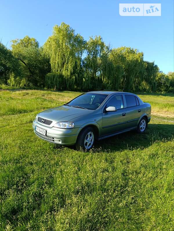 Седан Opel Astra 2006 в Благовіщенську