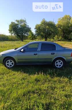 Седан Opel Astra 2006 в Благовіщенську