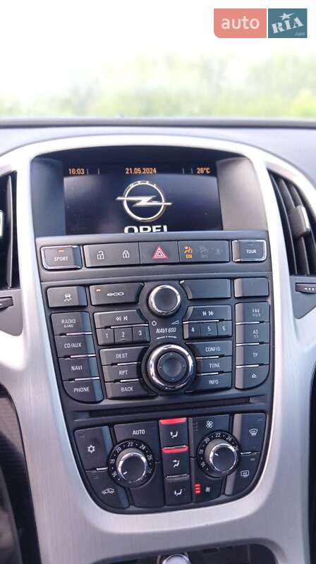 Хэтчбек Opel Astra 2013 в Киеве