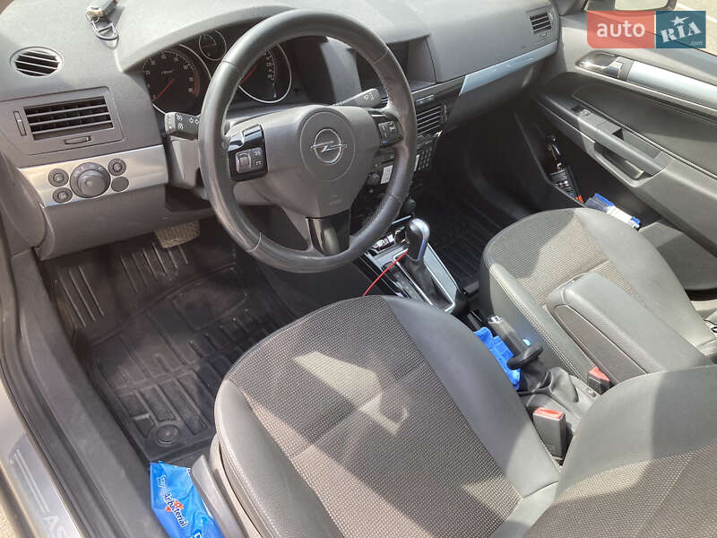 Универсал Opel Astra 2009 в Вишневом