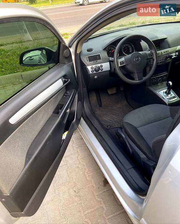 Купе Opel Astra 2005 в Киеве