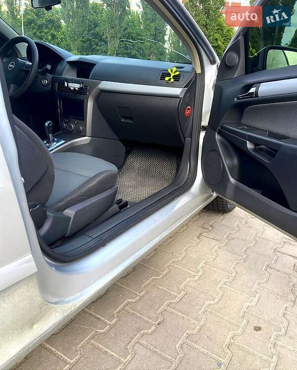Купе Opel Astra 2005 в Киеве