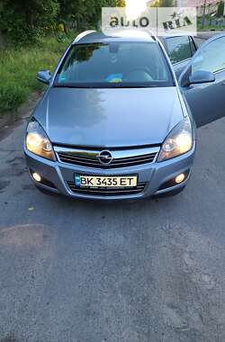 Универсал Opel Astra 2010 в Ровно