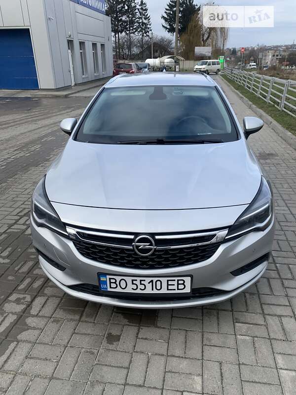 Універсал Opel Astra 2017 в Тернополі